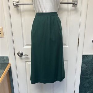 Vintage green wool skirt with pockets and lining